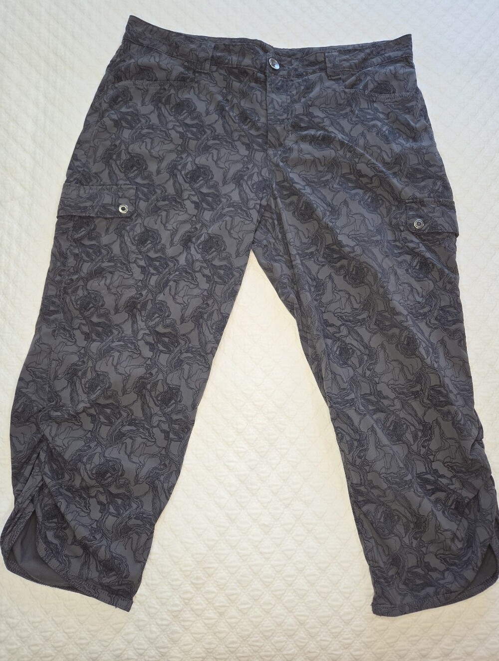 Eddie Bauer Women's 12 Grey Topographical Print Capri Hiking Pants Ruched